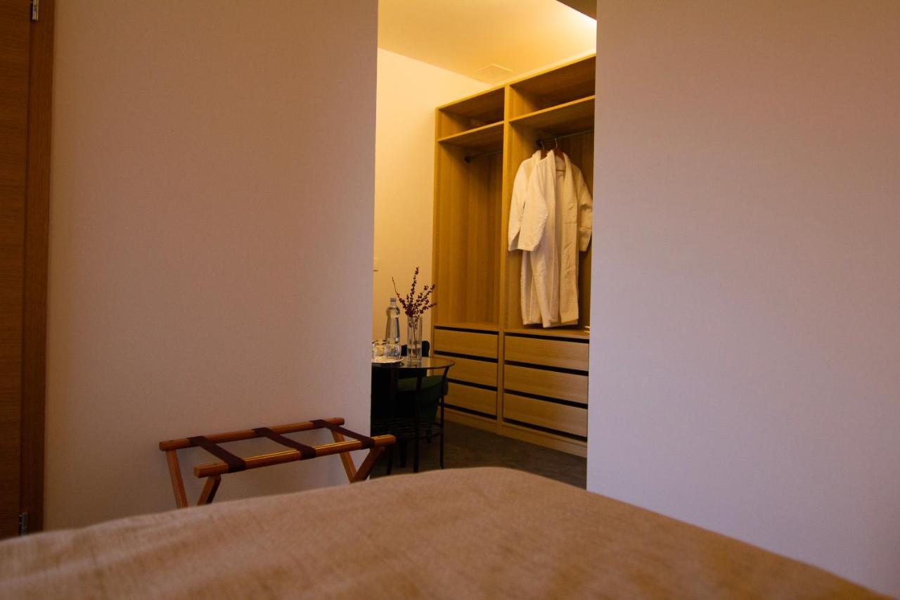 Hotel Marathon Сенец Екстериор снимка